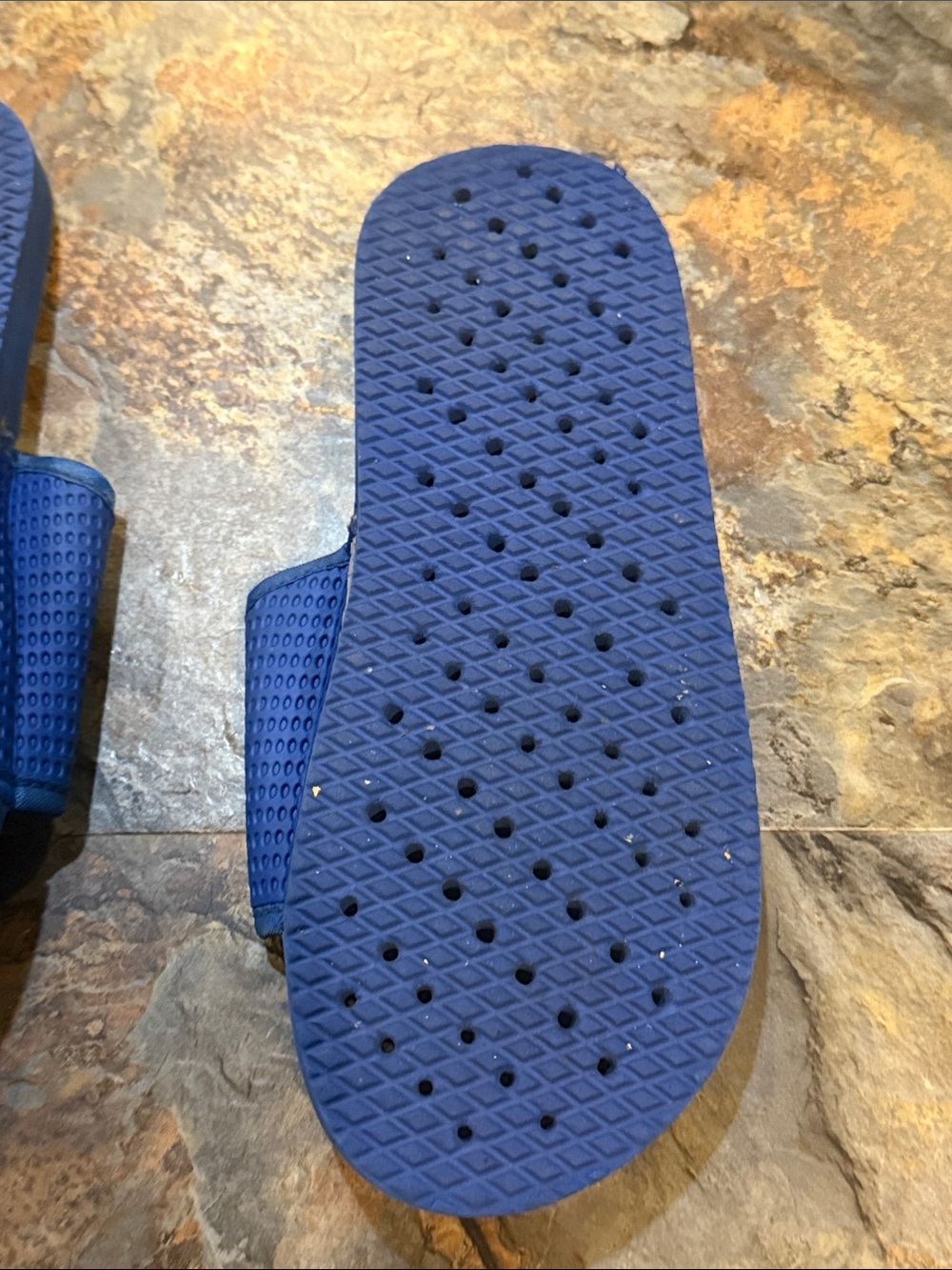 Boys ShowaFlops shower shoes - Picture 9 of 12